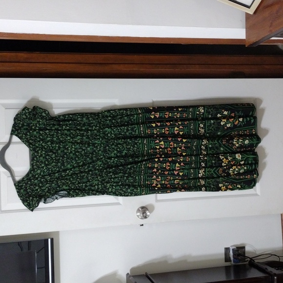 Floral Green Dress Bloomchic Brand Size 14-16 Women's. - Picture 5 of 5